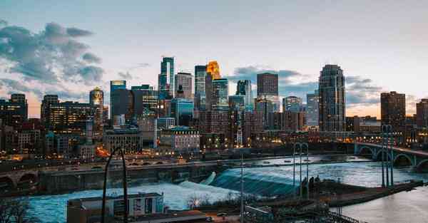 小勇智能教育陪伴机器人：引领教育智能化的未来