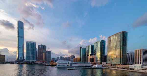 新能源汽车智能充电机器人