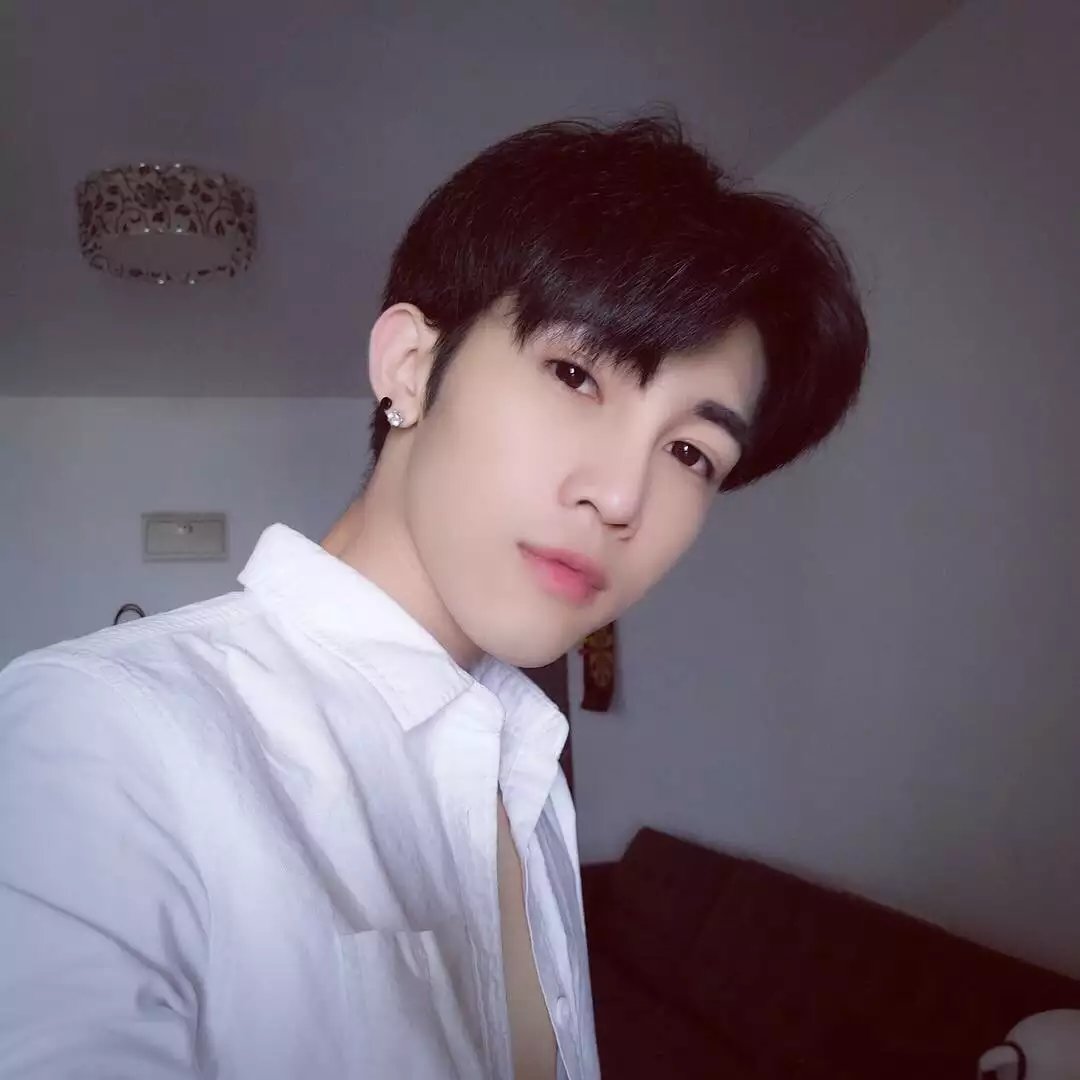 韩震岚蓉