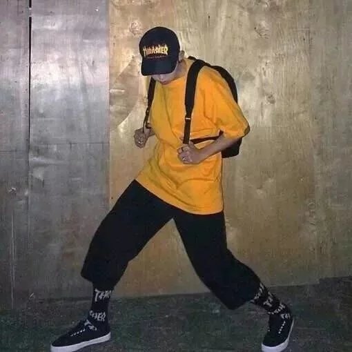 屈元美固